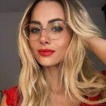 Live Female Model